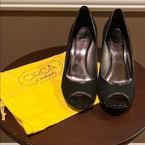 Joan & David Black Elegant Heels